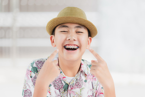 Clear Braces / Ice Sapphire dengan Sp Ort 1x di Dentistique Clinic