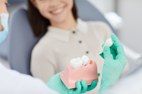 Pencabutan gigi di Pixel Dental