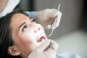 Lepas Behel + Scaling dan Polishing + Aplikasi Fluoride Topikal di Dentistique Clinic