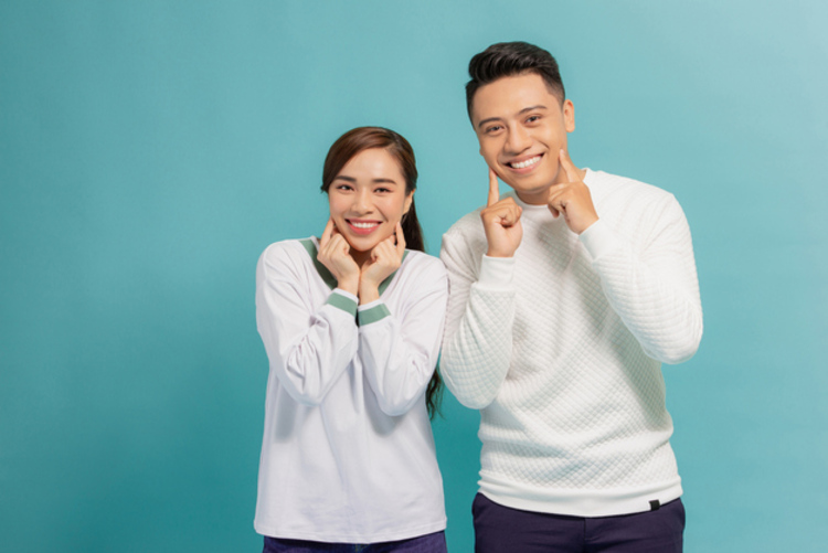 Bleaching Premium Couple (2 Orang) 1x di SDC Dental