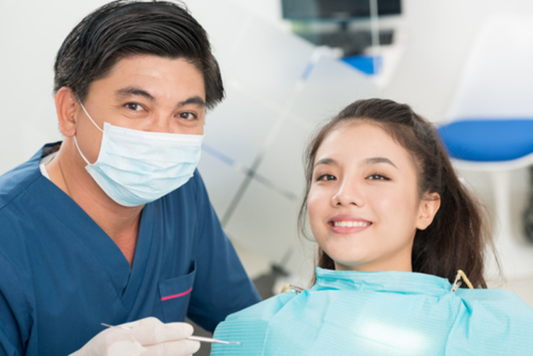 Esthetic Front Dental Filling di Dentistique Clinic