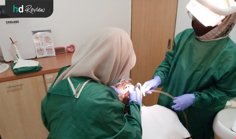 Proses scaling gigi di Difa Oral Health Care