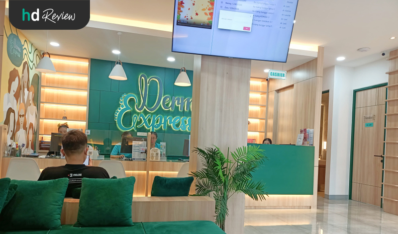 Resepsionis dan ruang tunggu Derma Express