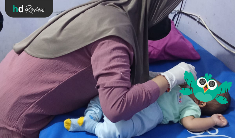 Proses vaksin anak di Bidan Herni Proses vaksin anak di Bidan Herni