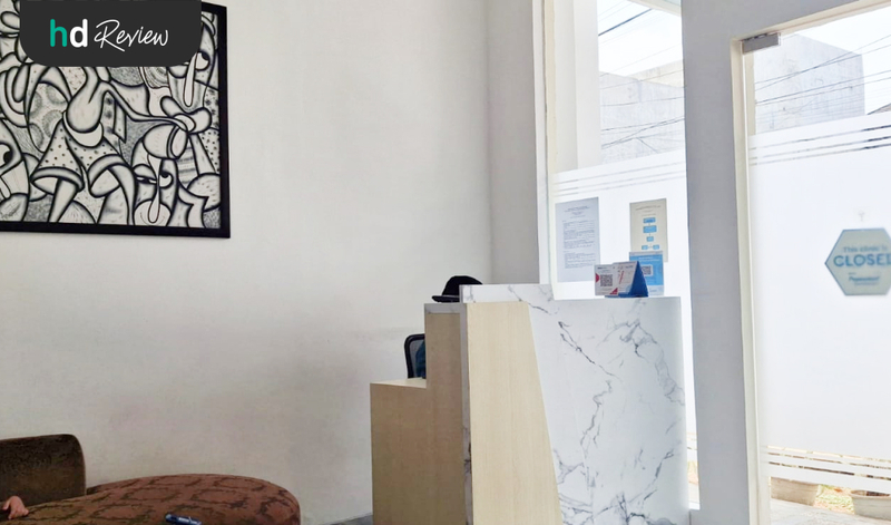 Resepsionis di Klinik Gigi drg. Mia Resepsionis di Klinik Gigi drg. Mia
